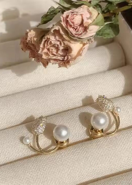 Tulip Twist Pearl Earrings