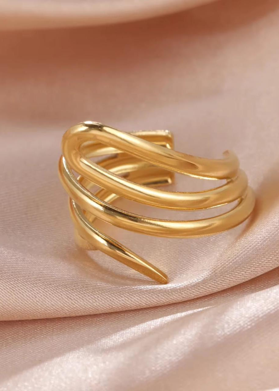 Bold spiral ring