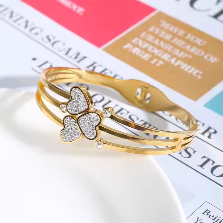 Glitz Clover Bangle